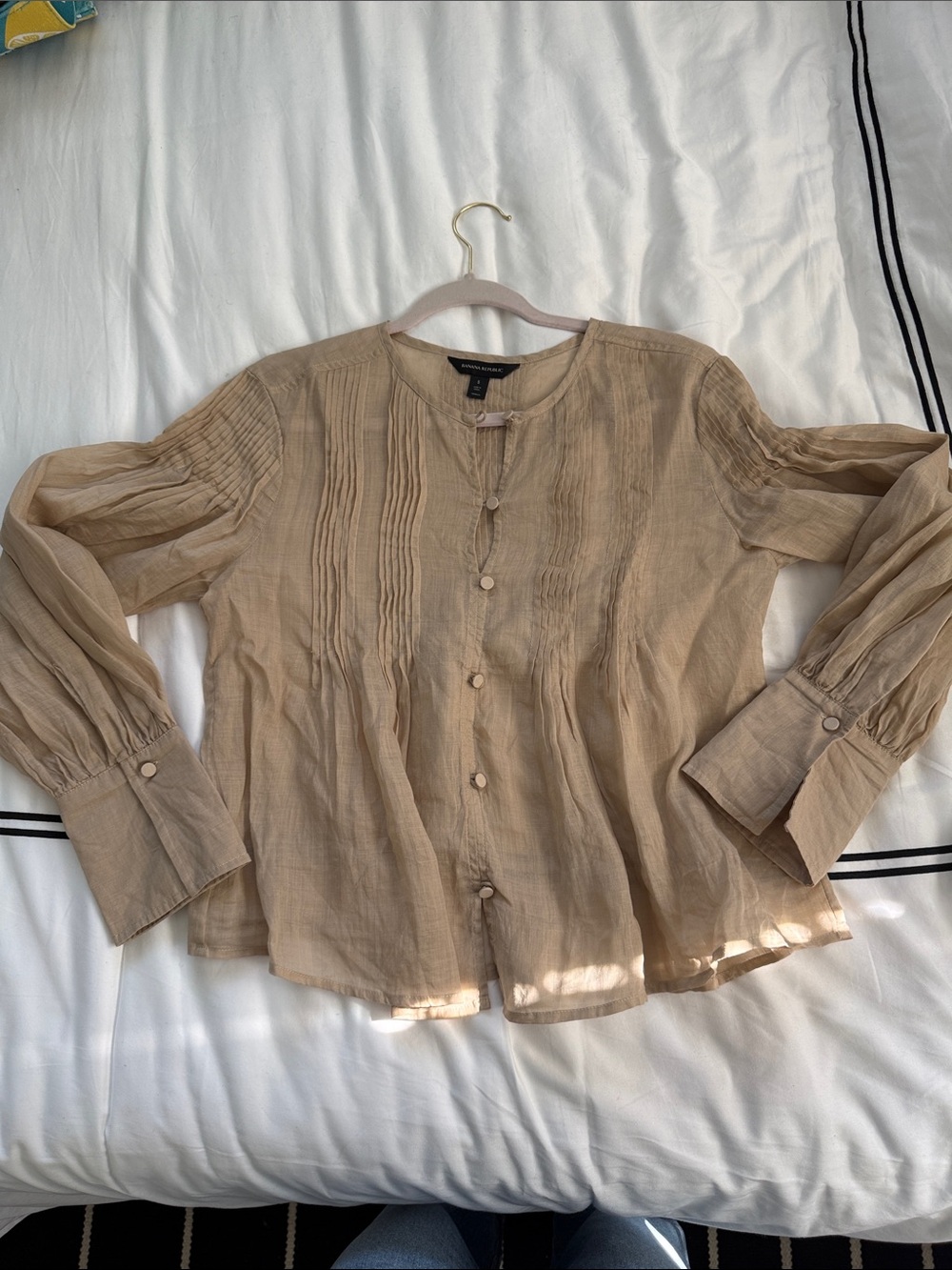 Banana Republic Beige 100% Ramie Pintuck Button-Front Blouse - Picture 4 of 10